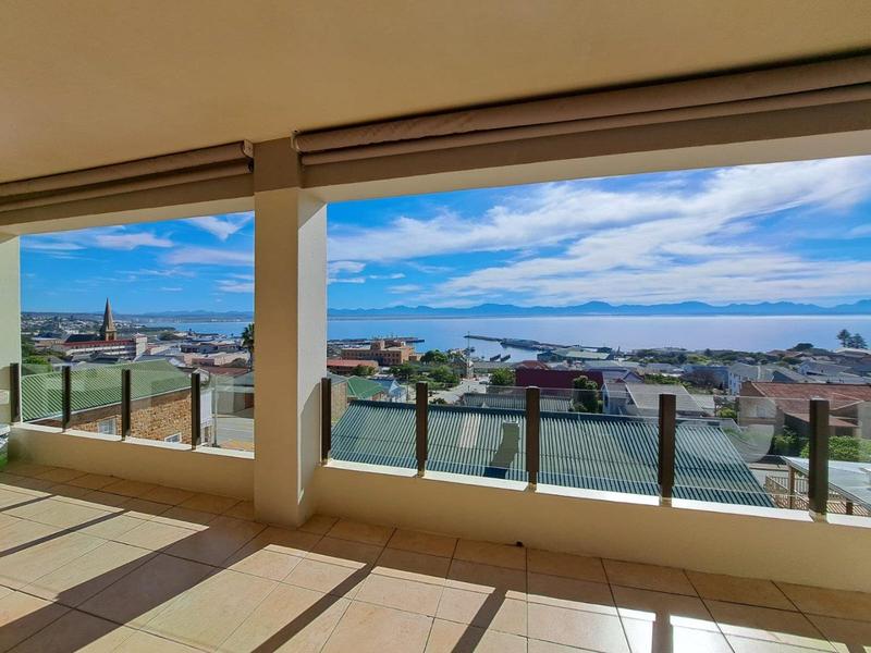 To Let 5 Bedroom Property for Rent in Mossel Bay Western Cape